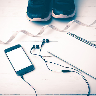 포토 JPG 해외이미지 스포츠 이어폰 운동화 신발 다이어트 건강 사람없음 물 빛 스마트폰 운동복 세트 달리기 조깅 운동 장비 몸무게 연습 측정 오브젝트 체육관 테이프 마라톤 해외202004 해외202105 해외포토 자연요소 옷 음향기기 모션 문구용품 경기 핸드폰 스마트기기 육상스포츠 파일형식
