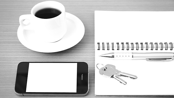 포토 JPG 해외이미지 종이 안경 커피 음료 비즈니스 탁자 열쇠 사람없음 목재 책 컵 스마트폰 사무실 다이어리 공책 공백 업무 책상 옛날 해외202004 해외202105 해외포토 나무 식기 잡화 가구 재료 문구용품 핸드폰 스마트기기 사무용품 작업 파일형식