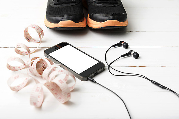 포토 JPG 해외이미지 라이프스타일 옷 스포츠 이어폰 운동화 신발 컨셉 다이어트 장신구 건강 사람없음 물 스마트폰 핸드폰 운동복 달리기 조깅 운동 장비 몸무게 연습 측정 오브젝트 테이프 마라톤 적자 주자 해외202004 해외202105 해외포토 자연요소 음향기기 모션 문구용품 경기 생활 전자제품 스마트기기 육상스포츠 파일형식