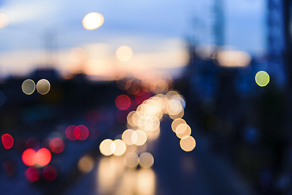 포토 JPG 해외이미지 도로 여행 백그라운드 교통시설 자국 모션 자동차 추상 전등 거리 사람없음 건물 빨간색 빛 도시풍경 검은색 어둠 황혼 새벽 운전 도시 원형 고속도로 야간 저녁 소프트포커스 속도 보케 장면 타운 블러 해외202004 해외202105 해외포토 자연요소 도형 건축물 길 육상교통 컬러 교통 무늬 조명 촬영기법 풍경 일몰 시설 파일형식