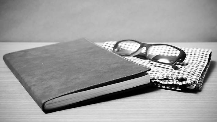 포토 JPG 해외이미지 전통 알파벳 교육 종이 안경 비즈니스 텍스트 학교 탁자 사람없음 책 가로 빛 스터디 노란색 우주 검은색 공백 정보 수확 흰색 업무 읽기 복고 법 문학 페이지 양장본 옛날 해외202004 해외202105 해외포토 영어 잡화 컬러 가구 농업 모션 학습 작업 파일형식