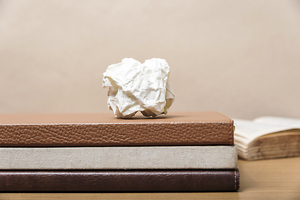 포토 JPG 해외이미지 종이 공 탁자 추상 사람없음 목재 책 사무실 쪽지 공책 재활용 수확 골동품 쓰레기통 오픈 주름 역사 좌절 도서관 쓰레기 폐기물 수집 질감 문서 페이지 시트 낭비 구김 그런지 옛날 원고 중고 폐휴지 해외202004 해외202105 해외포토 나무 교육 감정 가구 컨셉 무늬 농업 비즈니스 재료 모션 문구용품 화장지 친환경 파일형식