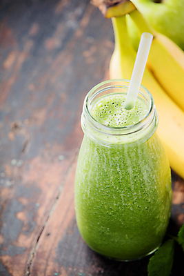 포토 JPG 해외이미지 유리병 바나나 건강 빨대 사람없음 주스 사과 채식 다이어트음식 스무디 저칼로리식단 디톡스 해외202004 해외포토 음료 다이어트 과일 병_용기 식단 저칼로리 파일형식