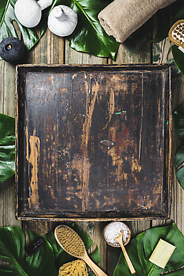 포토 JPG 해외이미지 잎 실내 사람없음 하이앵글 수건 스파 나무바닥 아로마 아로마테라피 나무숟가락 나무쟁반 입욕소금 해외202004 해외포토 식물 뷰포인트 바닥 쟁반 내부 목재 위생용품 숟가락 미용용품 소금 테라피 파일형식