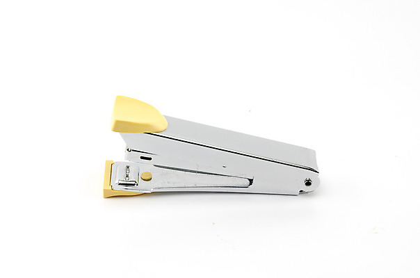 포토 JPG 해외이미지 종이 백그라운드 비즈니스 사람없음 사무실 금속 검은색 장비 흰색 기구 공구 업무 은색 스테이플러 오브젝트 싱글 문서 클립 고립 공급 해외202004 해외202105 해외포토 컬러 재질 사무용품 도구 작업 파일형식