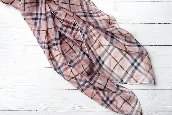 포토 JPG 해외이미지 드레스 옷 여자 분홍색 백그라운드 겨울 장신구 바람 사람없음 빨간색 여름 빛 유행 목도리 가을 흰색 직물 실크 묘사 앞머리 해외202004 해외202105 해외포토 자연요소 헤어스타일 잡화 계절 컬러 날씨 사람 파일형식