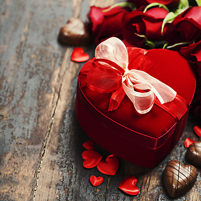 포토 JPG 해외이미지 실내 발렌타인데이 사랑 사람없음 선물상자 오브젝트 나무바닥 하트상자 해외202004 해외포토 감정 데이이벤트 바닥 선물 내부 상자 파일형식