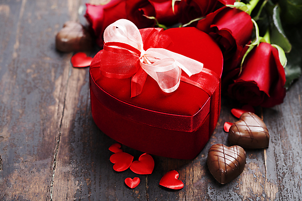 포토 JPG 해외이미지 실내 발렌타인데이 사랑 사람없음 선물상자 오브젝트 나무바닥 하트상자 해외202004 해외포토 감정 데이이벤트 바닥 선물 내부 상자 파일형식