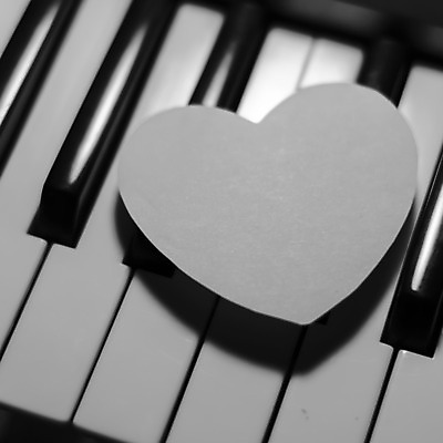 포토 JPG 해외이미지 모양 교육 음악 백그라운드 노래 놀이 열쇠 추상 발렌타인데이 사랑 미술 사람없음 목재 빛 검은색 쪽지 화목 소리 공연 낭만 기구 하트 키보드 클래식 달콤 작음 묘사 전자 열정 오디오 멜로디 뮤지컬 해외202004 해외202105 해외포토 나무 감정 컬러 컨셉 무늬 재료 데이이벤트 문화예술 이벤트 전자제품 맛 크기 파일형식