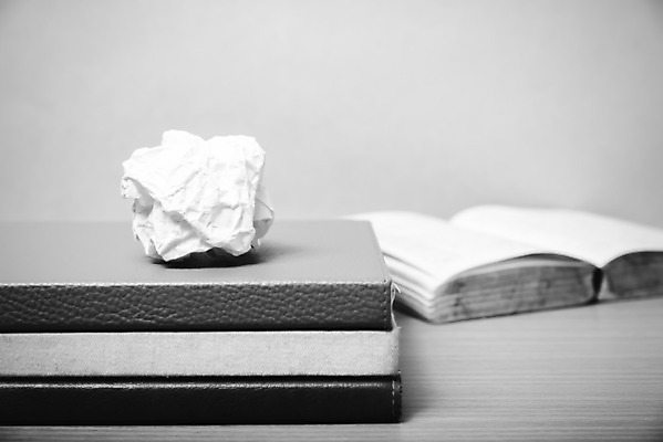 포토 JPG 해외이미지 종이 공 탁자 추상 사람없음 목재 책 사무실 쪽지 공책 재활용 수확 골동품 쓰레기통 오픈 주름 역사 좌절 도서관 쓰레기 폐기물 수집 질감 문서 페이지 시트 낭비 구김 그런지 옛날 원고 중고 폐휴지 해외202004 해외202105 해외포토 나무 교육 감정 가구 컨셉 무늬 농업 비즈니스 재료 모션 문구용품 화장지 친환경 파일형식