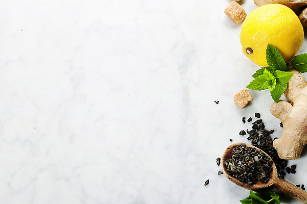 포토 JPG 해외이미지 식재료 사람없음 하이앵글 설탕 레몬 민트 흰배경 생강 나무숟가락 찻잎 카피스페이스 해외202004 해외포토 뷰포인트 백그라운드 채소 과일 차_음료 숟가락 공백 흰색 허브 파일형식