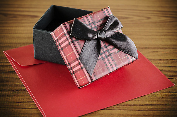 포토 JPG 해외이미지 디자인 기념일 리본 종이 꽃다발 백그라운드 꽃무늬 자연 휴가 봉투 발렌타인데이 선물 사랑 사람없음 장식 빨간색 선물상자 상자 우주 놀람 봄 공백 낭만 축하 인사 신선 신용카드 생일 편지 포장지 초대 옛날 국경 해외202004 해외202105 해외포토 계절 꽃 감정 컬러 컨셉 무늬 포장 데이이벤트 표정 이벤트 금융 예절 생태계 파일형식