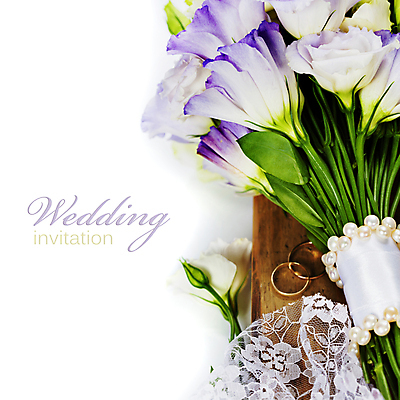 포토 JPG 해외이미지 부케 결혼 실내 타이포그라피 사람없음 흰배경 결혼반지 진주 리시안셔스 카피스페이스 해외202004 해외포토 레이스천 문자 꽃다발 백그라운드 이벤트 내부 공백 흰색 직물 반지 보석 파일형식