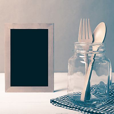 포토 JPG 해외이미지 식기 접시 백그라운드 포크 유리 탁자 주방용품 사람없음 장식 세트 갈색 주방 식당 흰색 칼 은색 해외202004 해외202105 해외포토 컬러 가구 생활용품 재질 상점 파일형식