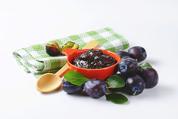 포토 JPG 해외이미지 스튜디오촬영 그릇 잎 실내 사람없음 식탁보 흰배경 나무숟가락 과일잼 서양자두 해외202004 해외202105 해외포토 식물 식기 백그라운드 내부 숟가락 흰색 잼 파일형식