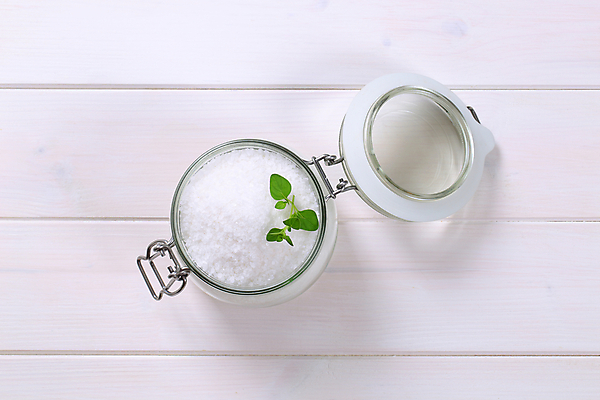 포토 JPG 해외이미지 재료 휴식 사람없음 스파 허브 피부관리 밀폐용기 입욕소금 해외202004 해외202105 해외포토 식물 컨셉 뷰티 미용용품 용기_그릇 소금 파일형식