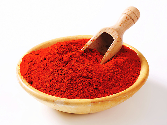 포토 JPG 해외이미지 파프리카 실내 사람없음 흰배경 나무그릇 스쿱 파프리카가루 해외202004 해외202105 해외포토 그릇 백그라운드 채소 내부 목재 흰색 가루 파일형식