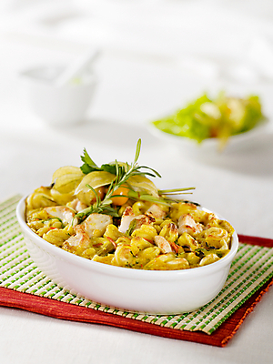 포토 JPG 해외이미지 파스타 육류 요리 사람없음 치킨 뜨거움 도자기 오븐 맛 인스턴트 준비 매움 브런치 카레 그라탱 백자 캐서롤 맛있는 토르텔리니 해외202004 해외202105 해외포토 음식 컨셉 식재료 서양음식 식사 가전제품 용기_그릇 닭고기요리 파일형식