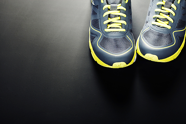 포토 JPG 해외이미지 운동화 다이어트 검은배경 사람없음 오브젝트 해외202004 해외포토 백그라운드 신발 건강 검은색 파일형식