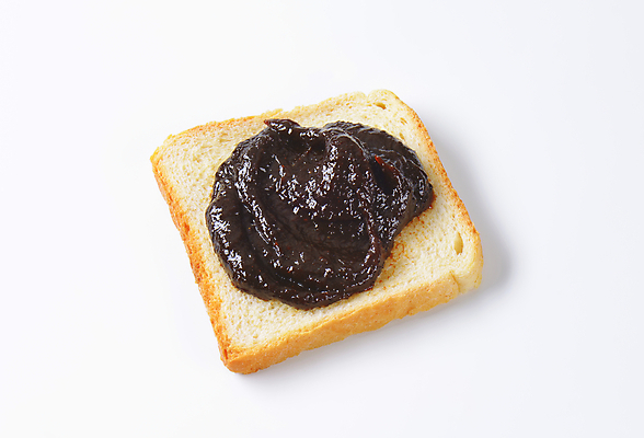 포토 JPG 해외이미지 스튜디오촬영 실내 사람없음 식빵 흰배경 자두 과일잼 해외202004 해외202105 해외포토 빵 백그라운드 과일 내부 흰색 잼 파일형식