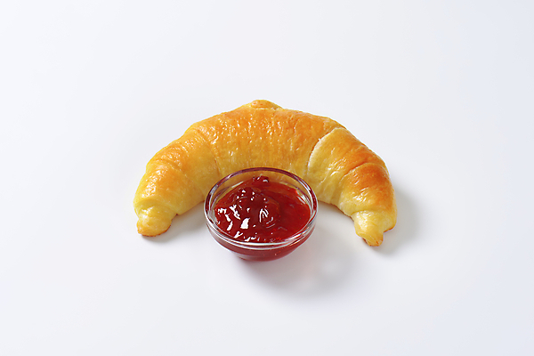 포토 JPG 해외이미지 실내 사람없음 크루아상 흰배경 유리그릇 딸기잼 과일잼 해외202004 해외202105 해외포토 그릇 빵 백그라운드 유리 내부 흰색 잼 파일형식
