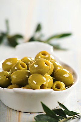 포토 JPG 해외이미지 그릇 실내 사람없음 아웃포커스 올리브 담기 올리브잎 올리브절임 나무배경 해외202004 해외202105 해외포토 식기 열매 백그라운드 잎 모션 촬영기법 내부 절임 파일형식