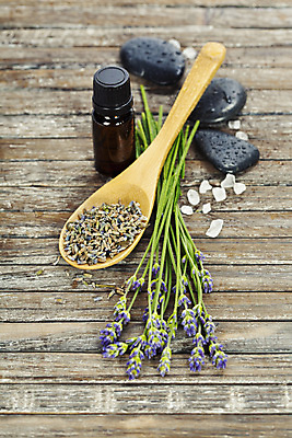 포토 JPG 해외이미지 실내 사람없음 나무바닥 스파용품 아로마테라피 라벤더 나무숟가락 찻잎 스톤 아로마오일 입욕소금 해외202004 해외포토 꽃 바닥 내부 차_음료 숟가락 스파 미용용품 오일_화장품 허브 오브젝트 소금 테라피 파일형식