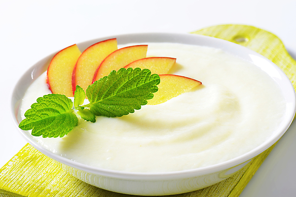 포토 JPG 해외이미지 스튜디오촬영 접시 음식 조각 반찬 요리 사람없음 식사 흰색 사발 아침식사 사과 매끈함 크림 푸딩 무스 채식주의자 핸드메이드 해외202004 해외202105 해외포토 식기 컬러 과일 디저트 실내 감각 사기그릇 채식 파일형식