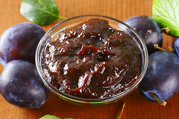 포토 JPG 해외이미지 실내 사람없음 유리그릇 과일잼 서양자두 나무배경 해외202004 해외202105 해외포토 그릇 백그라운드 유리 내부 잼 파일형식