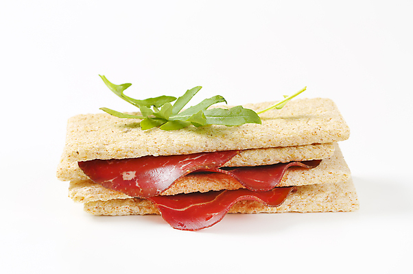 포토 JPG 해외이미지 음식 조각 건조 육류 사람없음 크래커 소고기 아침식사 스위스 흰배경 훈제 건강식 얇은 전문 치유 편육 통밀 해외202004 해외202105 해외포토 유럽 백그라운드 식재료 쿠키 식사 흰색 밀 파일형식