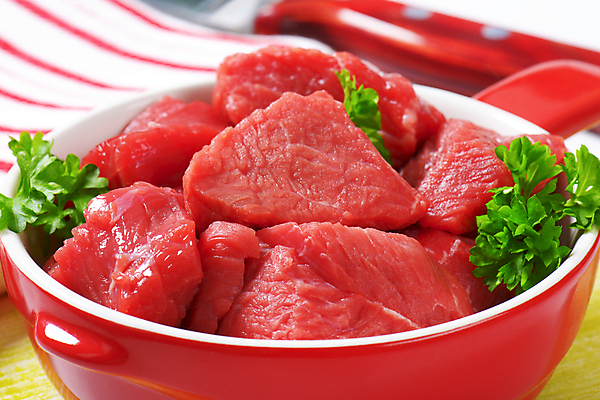 포토 JPG 해외이미지 실내 파슬리 생고기 사람없음 아웃포커스 소고기 냄비 천 흰배경 식칼 해외202004 해외202105 해외포토 백그라운드 채소 주방용품 촬영기법 육류 내부 흰색 직물 솥 파일형식