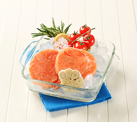 포토 JPG 해외이미지 접시 음식 토마토 채소 유리 건강 마늘 어류 사람없음 파란색 냉동 얼음 신선 레몬 받침대 날것 정사각형 연어 성분 로즈메리 송어 해외202004 해외202105 송어회 해외포토 자연요소 도형 식기 컬러 과일 재질 수중동물 생선회 허브 파일형식