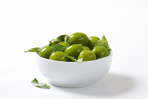 포토 JPG 해외이미지 스튜디오촬영 그릇 실내 사람없음 흰배경 올리브 담기 올리브절임 해외202004 해외202105 해외포토 식기 열매 백그라운드 모션 내부 흰색 절임 파일형식