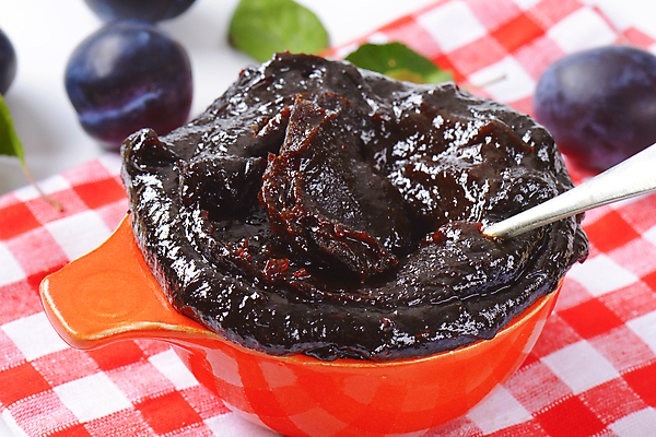 포토 JPG 해외이미지 스튜디오촬영 그릇 실내 사람없음 숟가락 식탁보 체크무늬 과일잼 서양자두 해외202004 해외202105 해외포토 식기 무늬 수저 내부 잼 파일형식