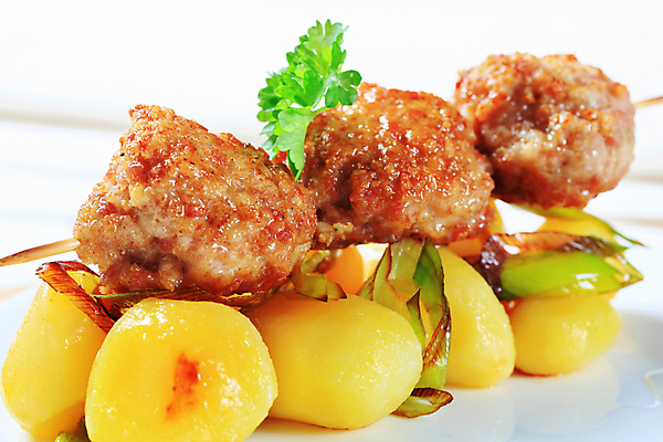 포토 JPG 해외이미지 음식 양파 감자 육류 돼지고기 요리 사람없음 소고기 튀김 꼬치 미트볼 굽기 파 칠면조 다진 해외202004 해외202105 해외포토 채소 식재료 조류 구이 파일형식