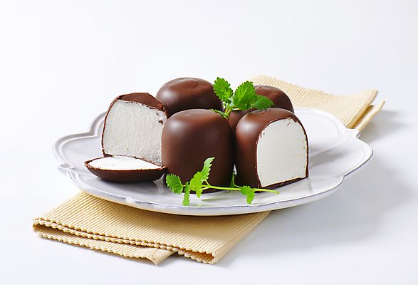 포토 JPG 해외이미지 스튜디오촬영 접시 디저트 사람없음 과자 초콜릿 식탁보 달콤 민트 흰배경 부드러움 마시멜로우 해외202004 해외202105 해외포토 식기 음식 백그라운드 실내 흰색 감각 맛 허브 파일형식