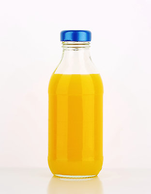 포토 JPG 해외이미지 스튜디오촬영 유리병 실내 사람없음 오렌지주스 흰배경 해외202004 해외202105 해외포토 백그라운드 병_용기 내부 흰색 과일주스 파일형식