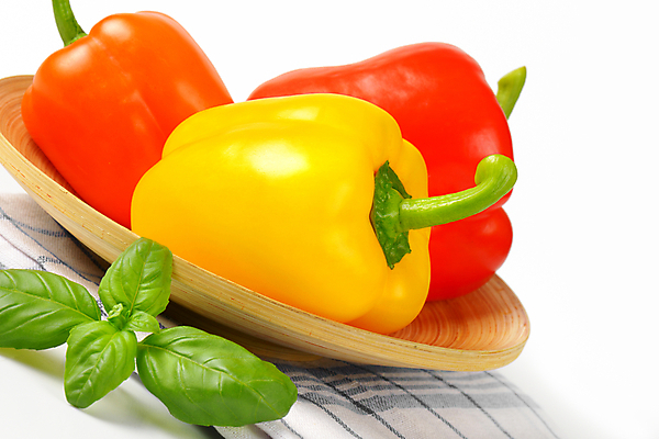 포토 JPG 해외이미지 파프리카 실내 사람없음 천 흰배경 바질 나무접시 해외202004 해외202105 해외포토 접시 백그라운드 채소 내부 흰색 직물 파일형식