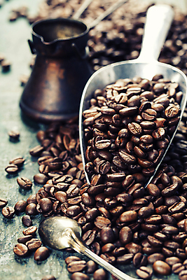 포토 JPG 해외이미지 커피 실내 근접촬영 사람없음 숟가락 원두 커피포트 터키문화 스쿱 해외202004 튀르키예 해외포토 동양문화 아시아 음료 뷰포인트 외국문화 주전자 수저 내부 파일형식