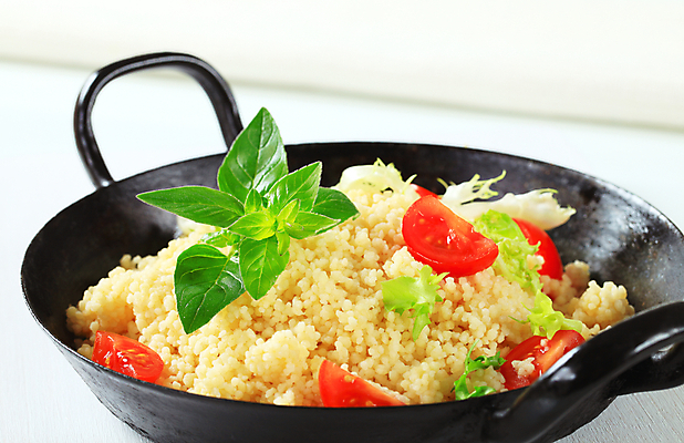 포토 JPG 해외이미지 음식 토마토 방울토마토 반찬 건강 요리 사람없음 검은색 프라이팬 점심식사 입가심 짠맛 채식주의자 비건 해외202004 해외202105 해외포토 컬러 채소 주방용품 식사 맛 채식 파일형식