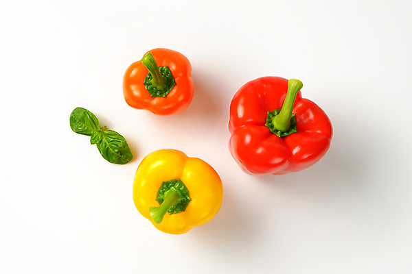 포토 JPG 해외이미지 파프리카 실내 사람없음 하이앵글 흰배경 바질 해외202004 해외202105 해외포토 뷰포인트 백그라운드 채소 내부 흰색 파일형식