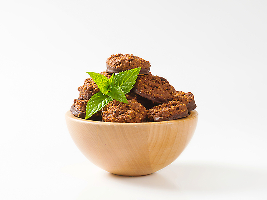 포토 JPG 해외이미지 스튜디오촬영 음식 디저트 건강 씨앗 사람없음 쿠키 케이크 초콜릿 견과류 대접 사발 달콤 유기농 카카오 퀴노아 핸드메이드 해외202004 해외202105 해외포토 식물 웰빙 곡류 실내 사기그릇 맛 파일형식