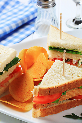 포토 JPG 해외이미지 접시 음식 빵 조각 토마토 채소 샌드위치 건강 사람없음 흰색 신선 아침식사 상추 후추 점심식사 채식주의자 해외202004 해외202105 해외포토 식기 컬러 식사 향신료 채식 파일형식