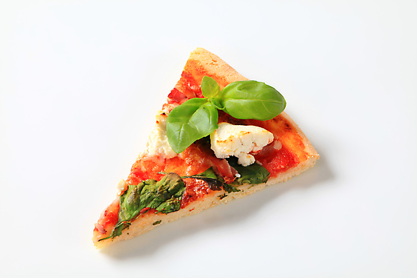 포토 JPG 해외이미지 스튜디오촬영 음식 조각 잎 치즈 피자 육류 사람없음 맛 굽기 햄 베이컨 시금치 점심식사 모짜렐라치즈 페타치즈 리코타치즈 해외202004 해외202105 해외포토 식물 컨셉 채소 식재료 유제품 패스트푸드 서양음식 실내 돼지고기 식사 구이 파일형식 내부 인스턴트