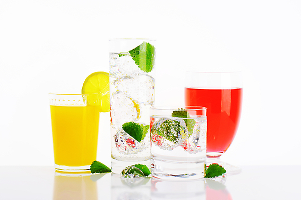 포토 JPG 해외이미지 스튜디오촬영 안경 음료 과일 주류 사람없음 빨간색 물 노란색 얼음 주스 오렌지주스 레몬 가득함 흰배경 시럽 보드카 해외202004 해외202105 해외포토 자연요소 잡화 컬러 백그라운드 실내 흰색 과일주스 파일형식