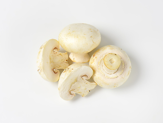 포토 JPG 해외이미지 스튜디오촬영 식재료 단면 실내 사람없음 흰배경 슬라이스 양송이 해외202004 해외202105 해외포토 백그라운드 내부 버섯 흰색 파일형식