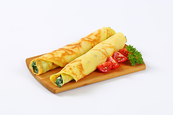 포토 JPG 해외이미지 토마토 실내 사람없음 흰배경 시금치 나무도마 말이 크레이프 리코타치즈 해외202004 해외202105 해외포토 백그라운드 채소 디저트 치즈 도마 내부 목재 흰색 파일형식