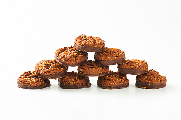 포토 JPG 해외이미지 스튜디오촬영 음식 디저트 건강 씨앗 사람없음 쌓기 쿠키 케이크 초콜릿 견과류 대접 달콤 흰배경 유기농 카카오 퀴노아 핸드메이드 해외202004 해외202105 해외포토 식물 웰빙 백그라운드 모션 곡류 실내 흰색 맛 파일형식