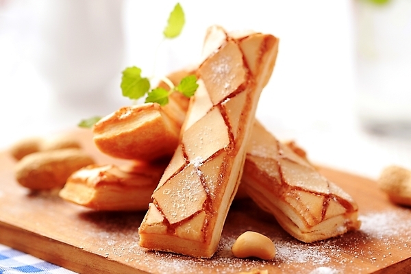 포토 JPG 해외이미지 음식 디저트 도마 사람없음 쌓기 과자 얼음 대접 달콤 아침식사 잼 굽기 살구 페스츄리 해외202004 해외202105 해외포토 자연요소 빵 과일 모션 주방용품 식사 소스_음식 맛 구이 파일형식