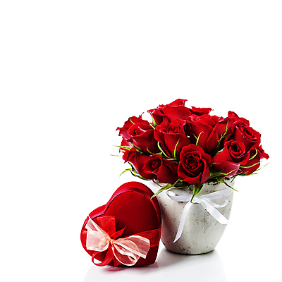 포토 JPG 해외이미지 실내 발렌타인데이 사랑 사람없음 선물상자 장미 꽃병 오브젝트 흰배경 하트상자 해외202004 해외포토 꽃 감정 백그라운드 데이이벤트 선물 내부 상자 흰색 파일형식